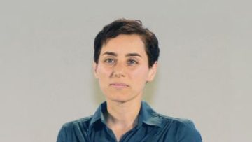 Maryam Mirzakhani with her Fields Medal in 2014